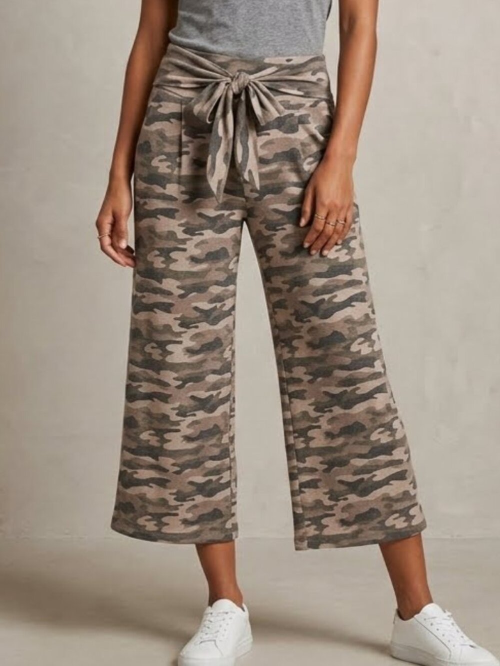 Xersion Women's Camo Camouflage Cropped Pants Culotte Size M Loose Fit Wide Leg